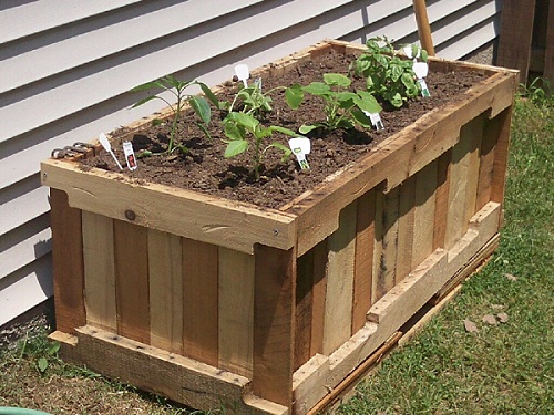Fioriere in pallet pallet sovrapposti e fissati tra loro fioriere ... Fioriere fatte con i bancali